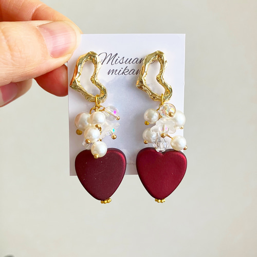 深紅のハートのピアス バレンタイン クリスマス 揺れる 大人可愛い