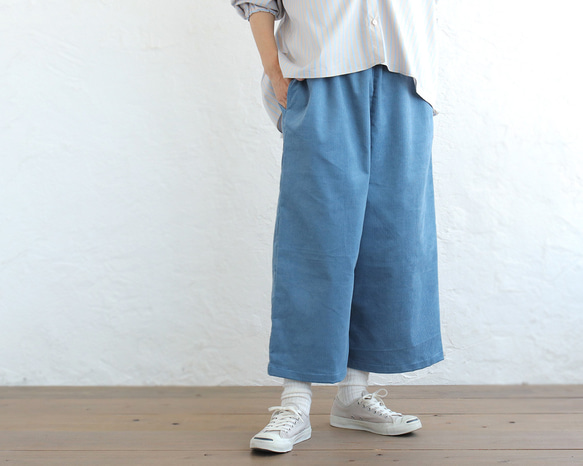 春コーデにも◎ 軽やかコーデュロイのクロップドパンツ （ブルー