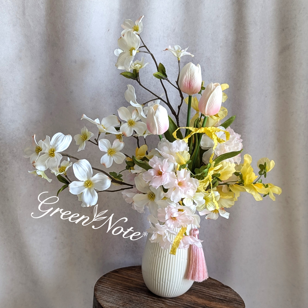 桜にチューリップ　ハナミズキとスイートピーが華やかな花瓶＆タッセル付きアレンジメント　フランスリボン