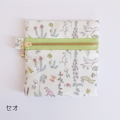 準備中　保冷保温ポーチ　リバティ Squee！ リバティプリント 中身に合わせてくるくる留めるだけ