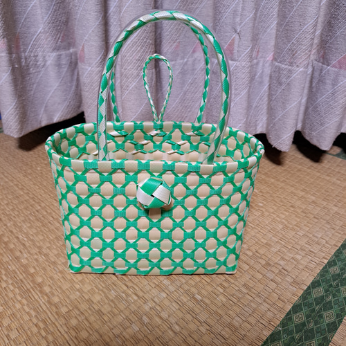 PPバンドかごバッグ(小サイズ)、プラカゴ 模様a-ベ-緑、表のみボタン