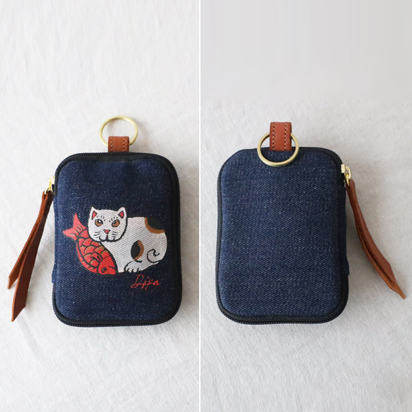 春支度ＳＡＬＥ　Sサイズ　手描き　猫と鯛　クッション入り デニム　カード入れ付／マルチ キーケースS05B - サムネイル