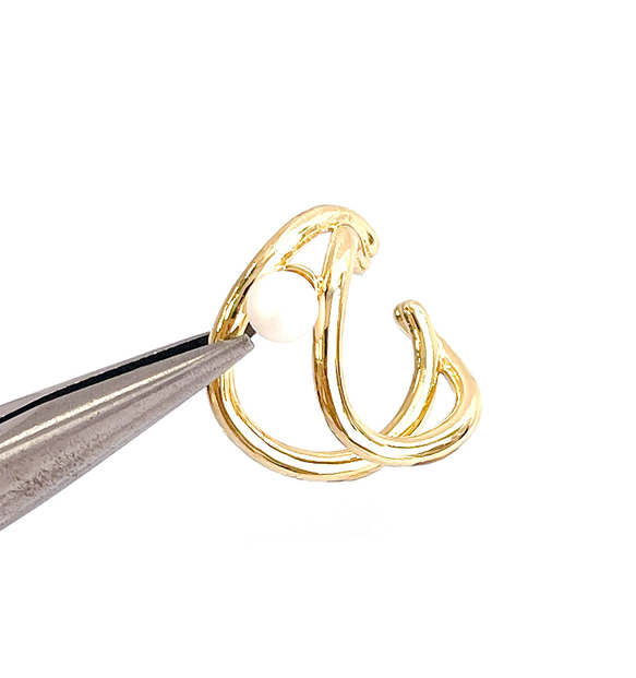 eje707【2個入り】ピン付き 大ぶりの曲線 二連 円形 イヤーカフ 金具 3枚目の画像