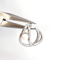 eje707【2個入り】ピン付き 大ぶりの曲線 二連 円形 イヤーカフ 金具 11枚目の画像