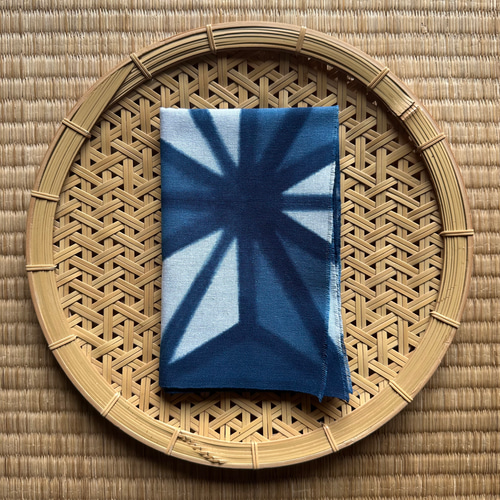 Dual−Structure ／ 麻ノ葉燦々・藍染めタペストリー｜壁に飾る設計図