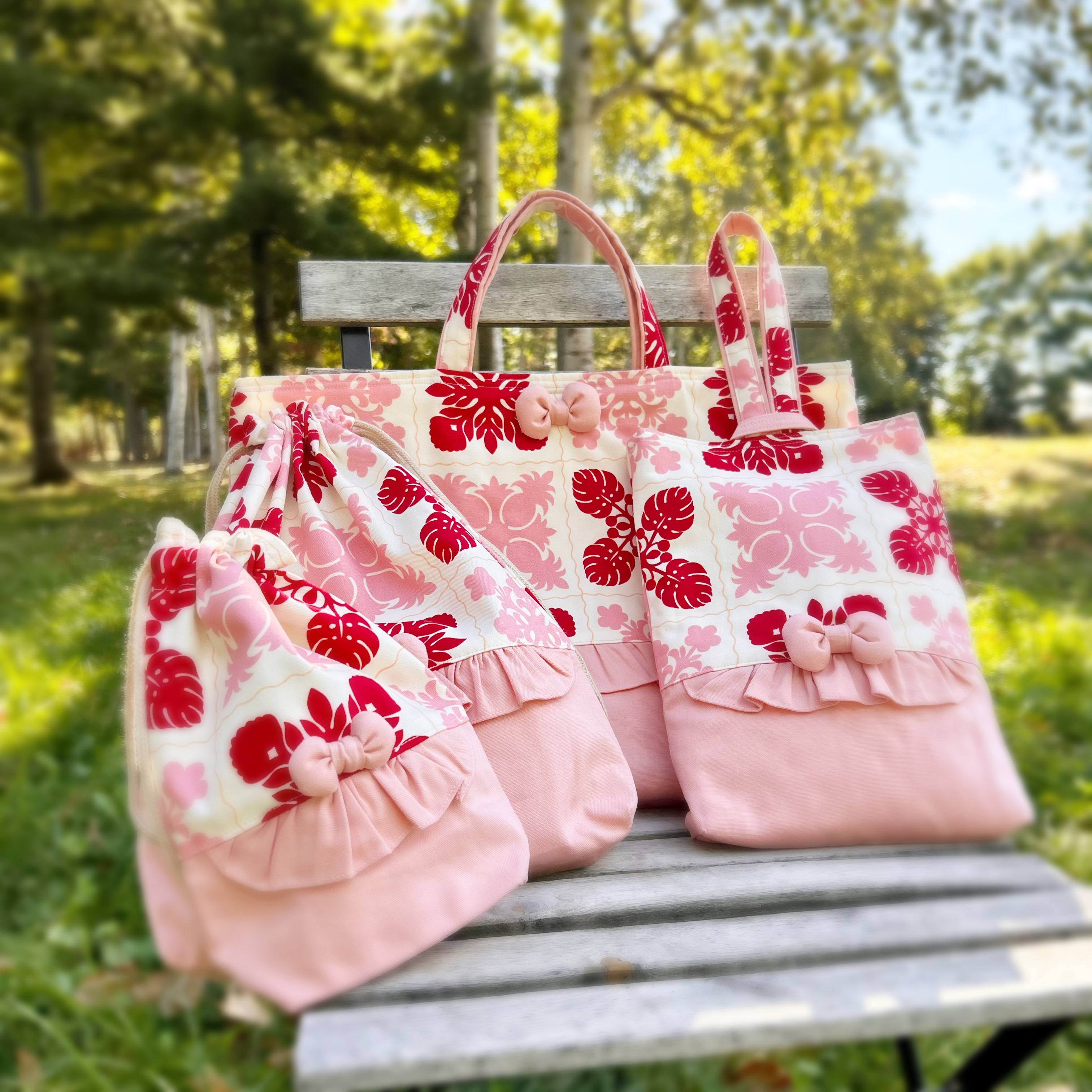 送料無料★ハワイアン〜パイナップル柄の入園入学　4点セット【レッスンバッグ・上履き入れ・体操服入れ・コップ袋】　女の子