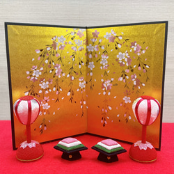 雛飾り小道具【桜金屏風 高さ15cm＆桜ぼんぼり(小)一対＆ひし餅一対