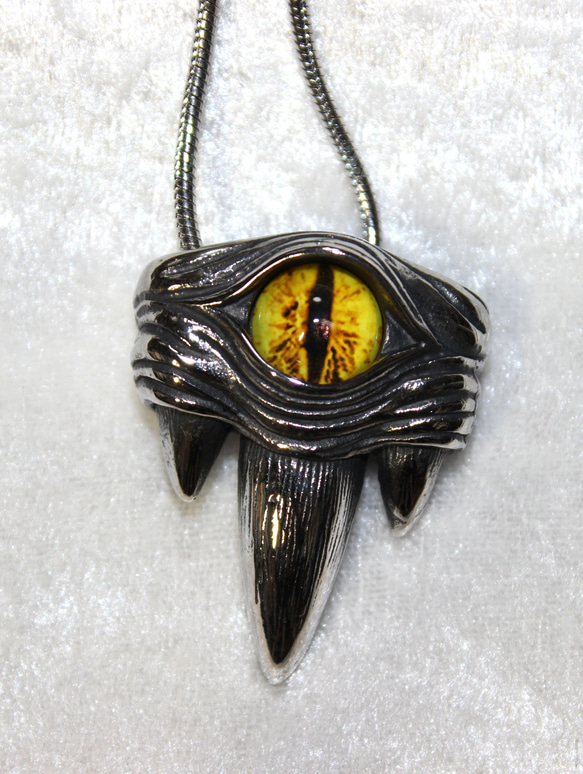 黄色い眼の悪魔 サージカルST [UNIA21000418] ネックレス・ペンダント