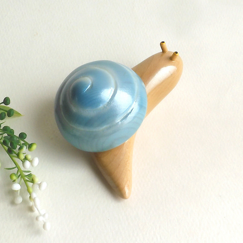 カタツムリ 青 (☆台付き) wooden snail その他置物 工房西岡 通販