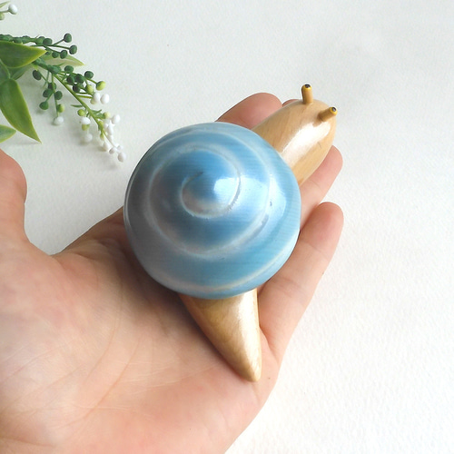 カタツムリ 青 (☆台付き) wooden snail その他置物 工房西岡 通販