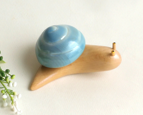 カタツムリ 青 (☆台付き) wooden snail その他置物 工房西岡 通販