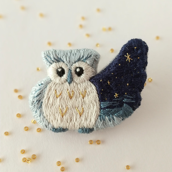 ハンドメイド刺繍ブローチ　909 満月の夜のフクロウ ハンドメイド刺繍ブローチ 909 満月の夜のフクロウ ハンドメイド刺繍