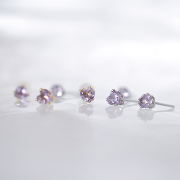 【天然石アメジストのハートピアス】4mm / 紫 /サージカルステンレス / つけっぱなしOK 8枚目の画像