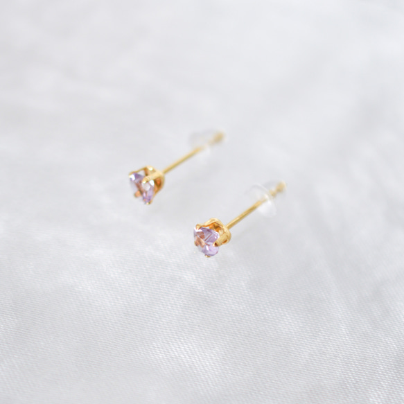 【天然石アメジストのハートピアス】4mm / 紫 /サージカルステンレス / つけっぱなしOK 6枚目の画像