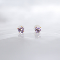【天然石アメジストのハートピアス】4mm / 紫 /サージカルステンレス / つけっぱなしOK 4枚目の画像