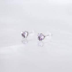 【天然石アメジストのハートピアス】4mm / 紫 /サージカルステンレス / つけっぱなしOK 2枚目の画像