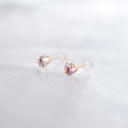 【天然石アメジストのハートピアス】4mm / 紫 /サージカルステンレス / つけっぱなしOK 5枚目の画像