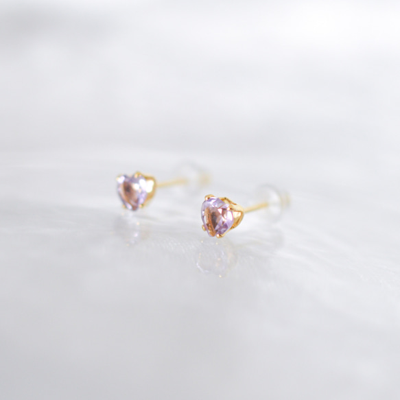 【天然石アメジストのハートピアス】4mm / 紫 /サージカルステンレス / つけっぱなしOK 5枚目の画像