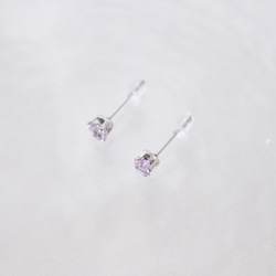 【天然石アメジストのハートピアス】4mm / 紫 /サージカルステンレス / つけっぱなしOK 3枚目の画像