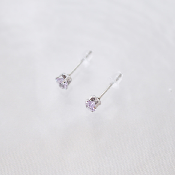 【天然石アメジストのハートピアス】4mm / 紫 /サージカルステンレス / つけっぱなしOK 3枚目の画像