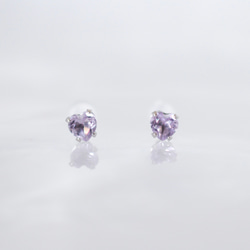 【天然石アメジストのハートピアス】4mm / 紫 /サージカルステンレス / つけっぱなしOK 1枚目の画像