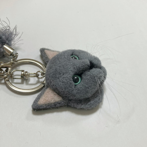 羊毛フェルト 猫キーホルダー ロシアンブルー しっぽチャーム付き