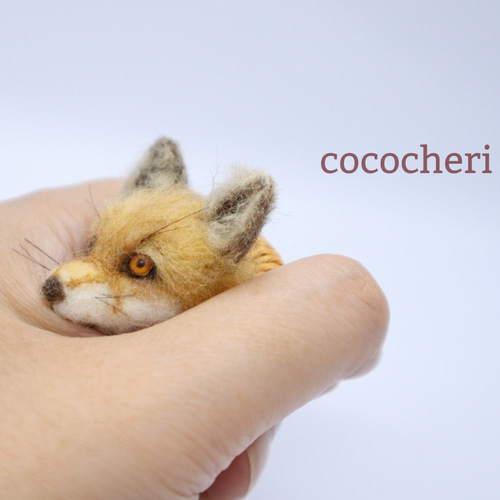 ちいさなキタキツネさんのブローチ 羊毛フェルト 羊毛フェルト