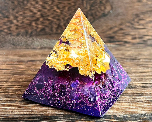 睡眠の質UP】ピラミッド型オルゴナイト アメジスト 金箔入り その他