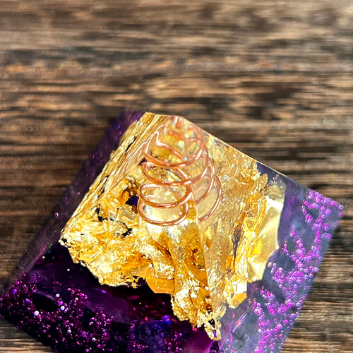 睡眠の質UP】ピラミッド型オルゴナイト アメジスト 金箔入り その他