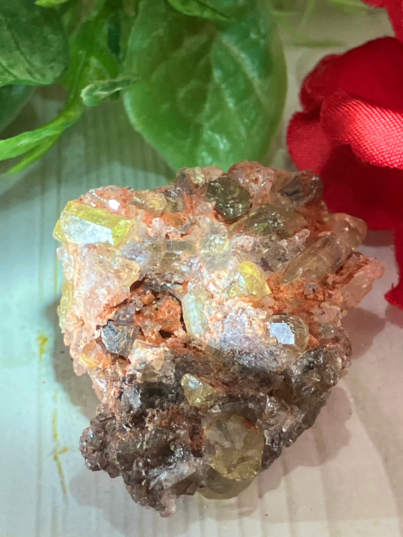 【アフガニスタン産】ピンクアパタイト(イエロー蛍光) アフガニスタン産】ピンクアパタイト(イエロー蛍光)