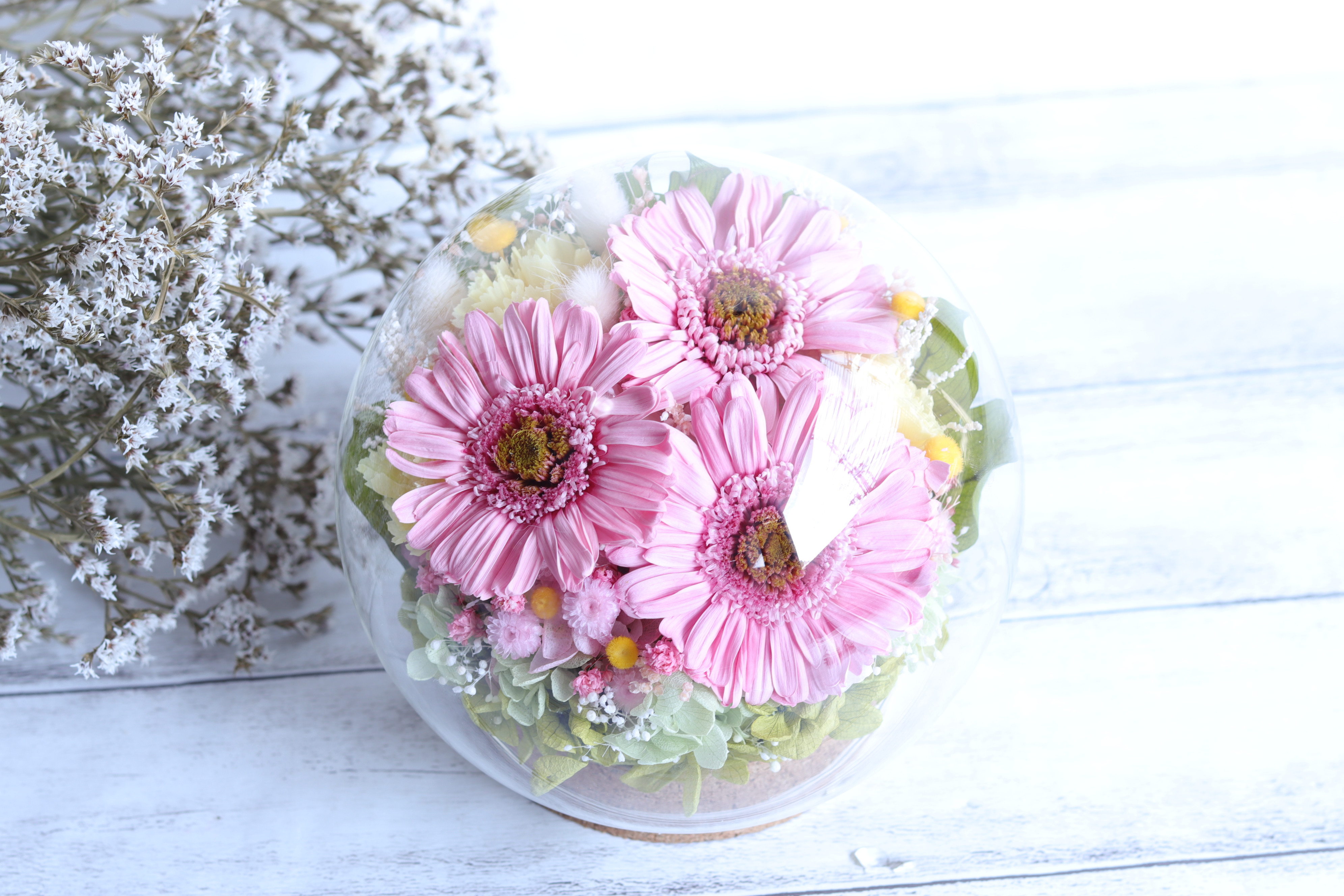 【大切な方に贈るお花】ピンクガーベラのフラワーガラスドームＭ＊プリザーブドフラワー＊誕生日・母の日・結婚御祝・新築・開業