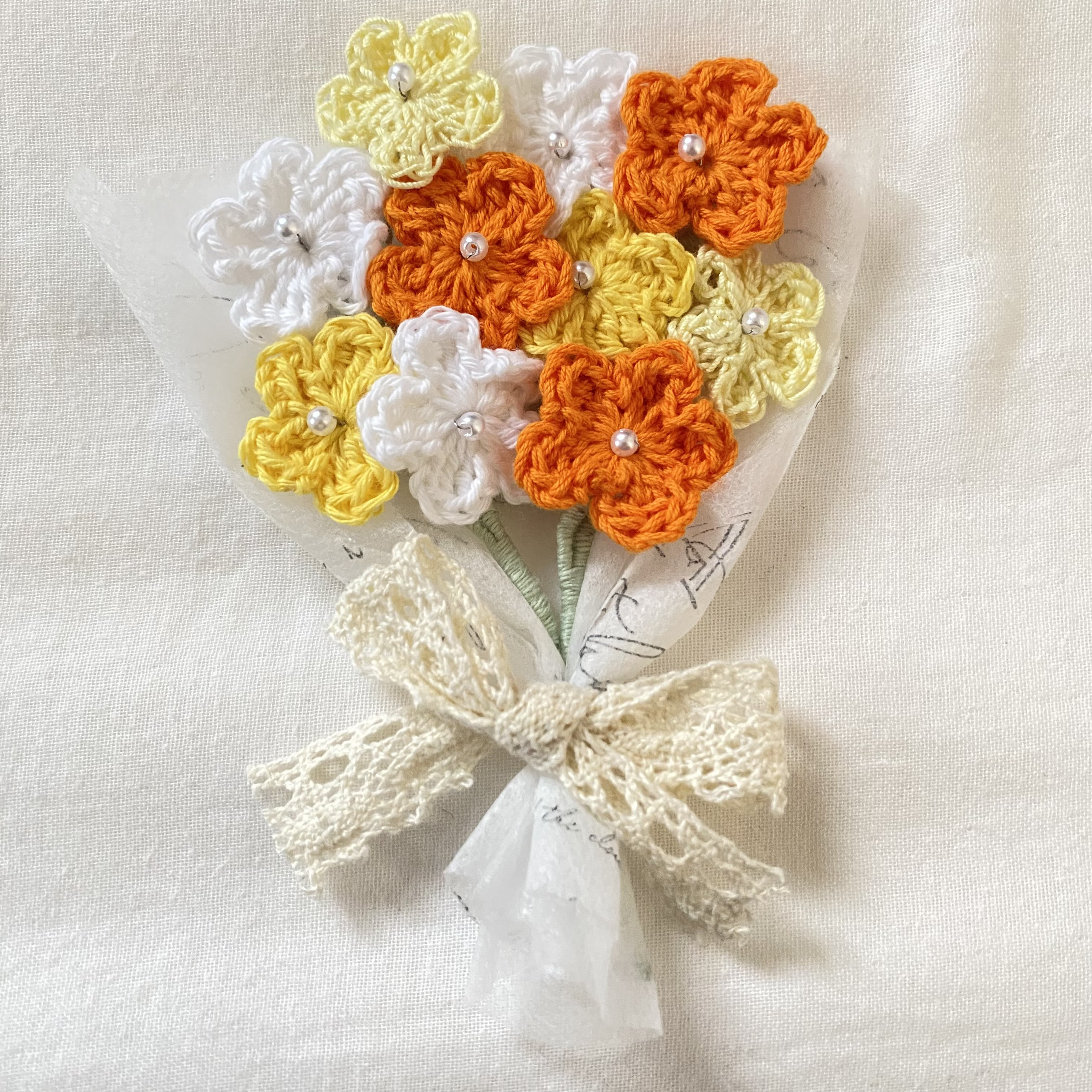 ハンドメイドあみぐるみ花芋Cオレンジ、イエロー ハンドメイドあみぐるみ花芋Cオレンジ、イエロー