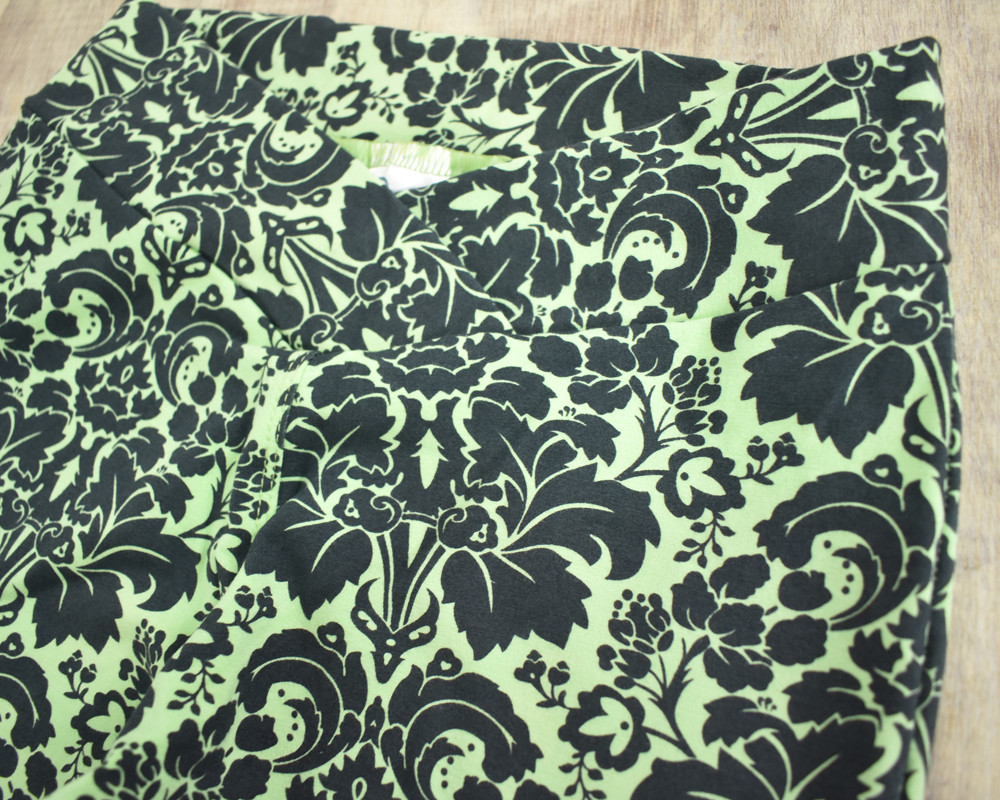 極上の穿き心地！おしゃれなアラベスク柄のスキニーストレートストレッチロングパンツ　ミント　大きいサイズあり