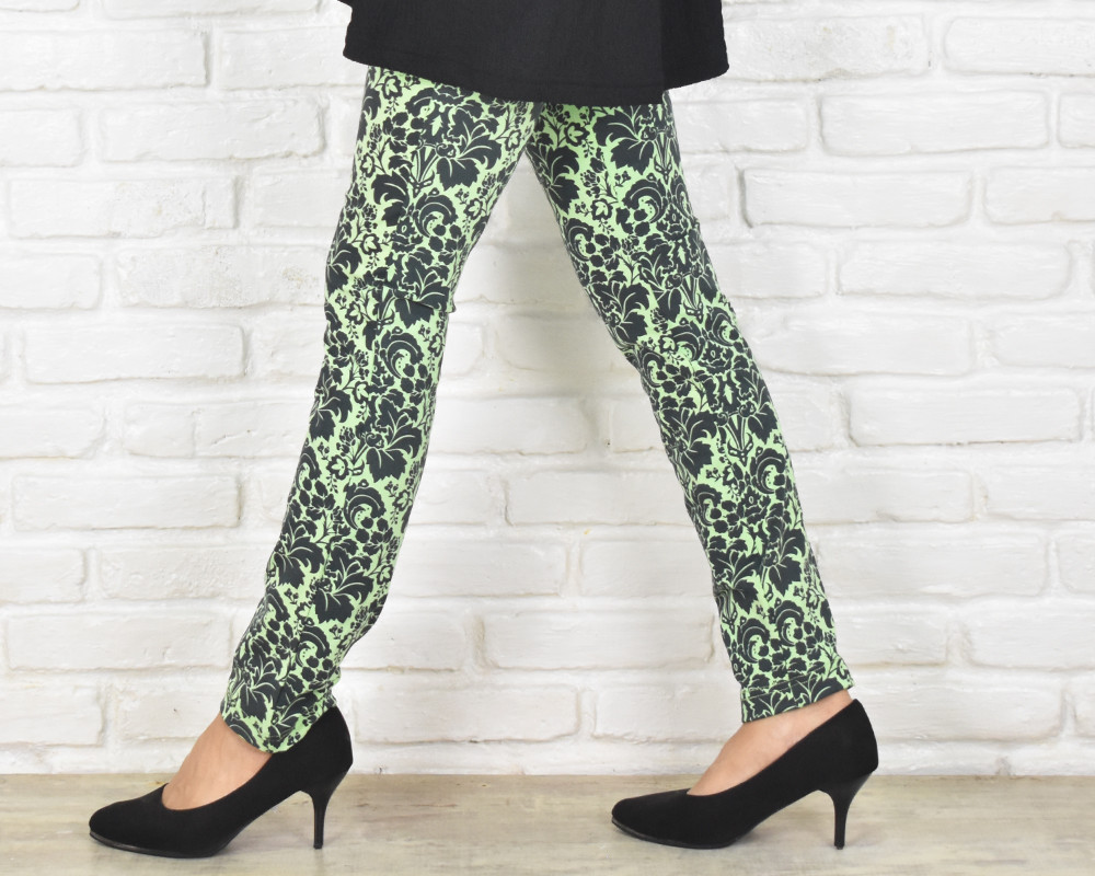 極上の穿き心地！おしゃれなアラベスク柄のスキニーストレートストレッチロングパンツ　ミント　大きいサイズあり