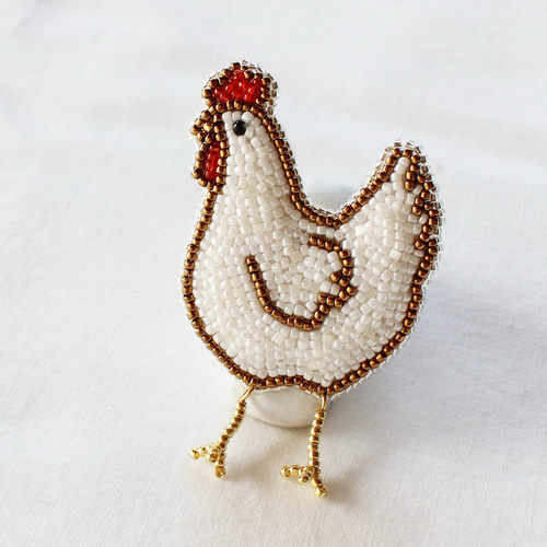 おさんぽにわとり ブローチ【ビーズ刺繍】 ブローチ KINO 通販