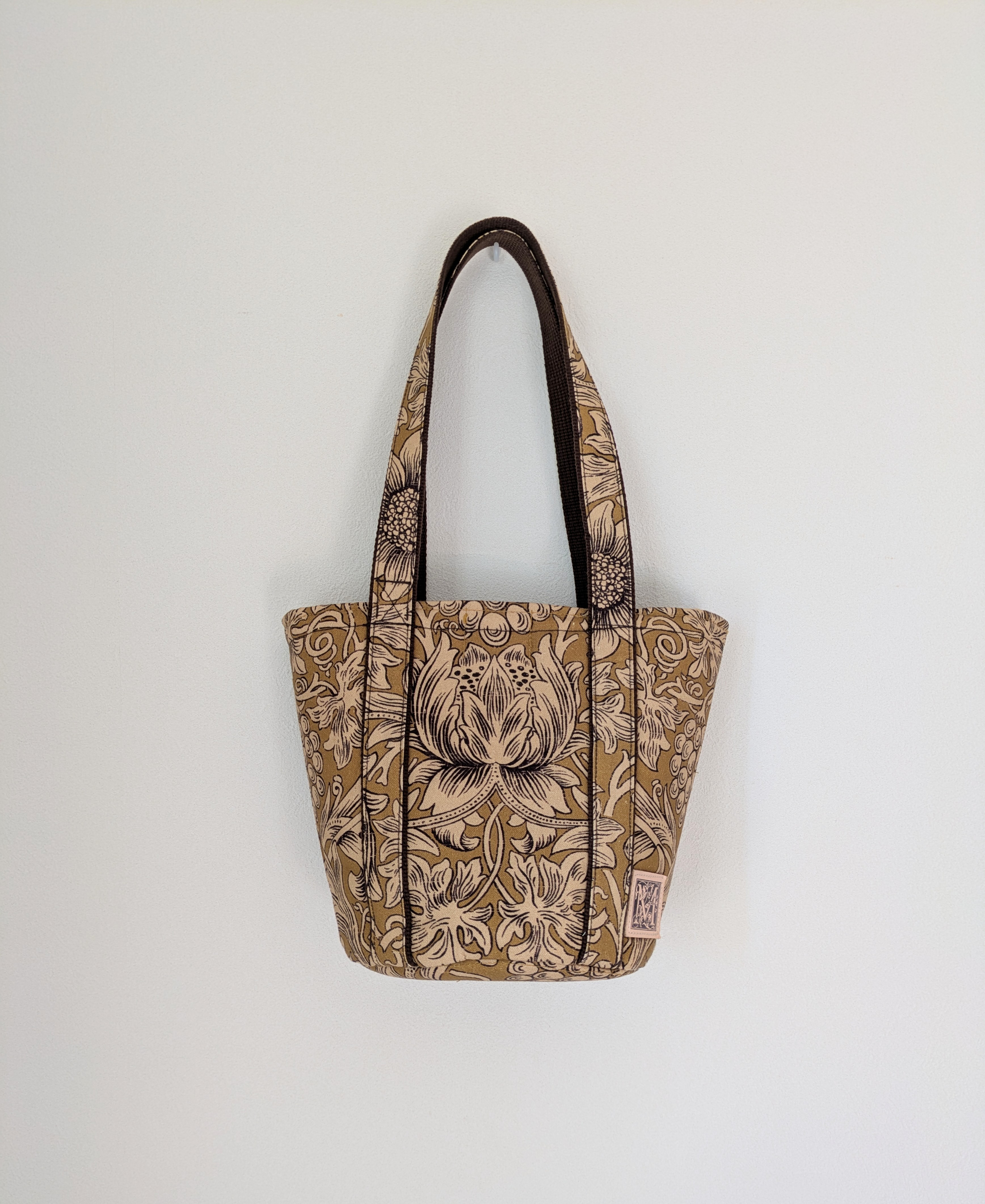 ウィリアムモリス　コッツウォルドサンフラワーの丸底とーと