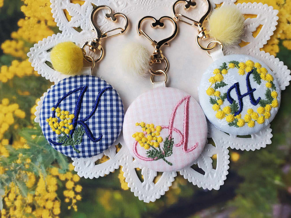 ミモザの花文字刺しゅうのキーホルダー キーホルダー Eiko『木綿