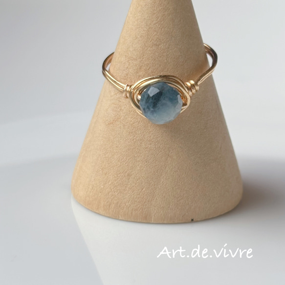 [再販]深い藍の癒しのリング「ディープブルーアクアマリン」天然石ワイヤーリング 4枚目の画像