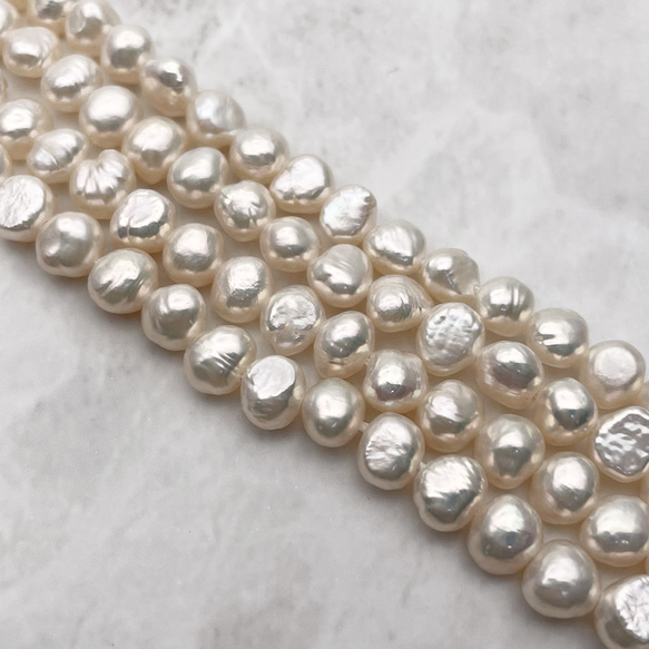 小粒バロックパールのピアス/イヤリング 5mm 6mm 真珠 スタッド チタン SV925 ノンホール 3枚目の画像