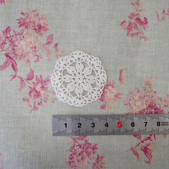 手編みレースの小さな飾りパーツ　丸ss04 6枚目の画像