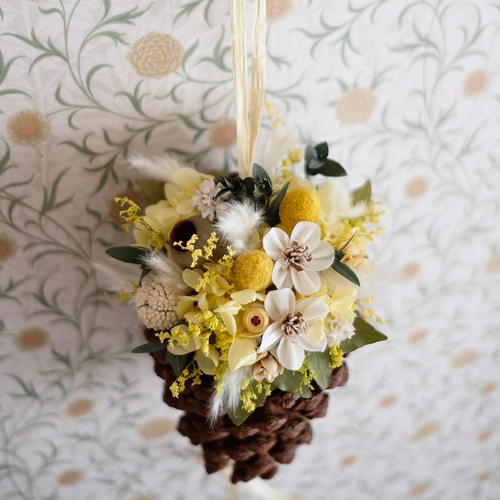 スプリングイエローの松ぼっくり飾り 春限定2025 ドライフラワー titi