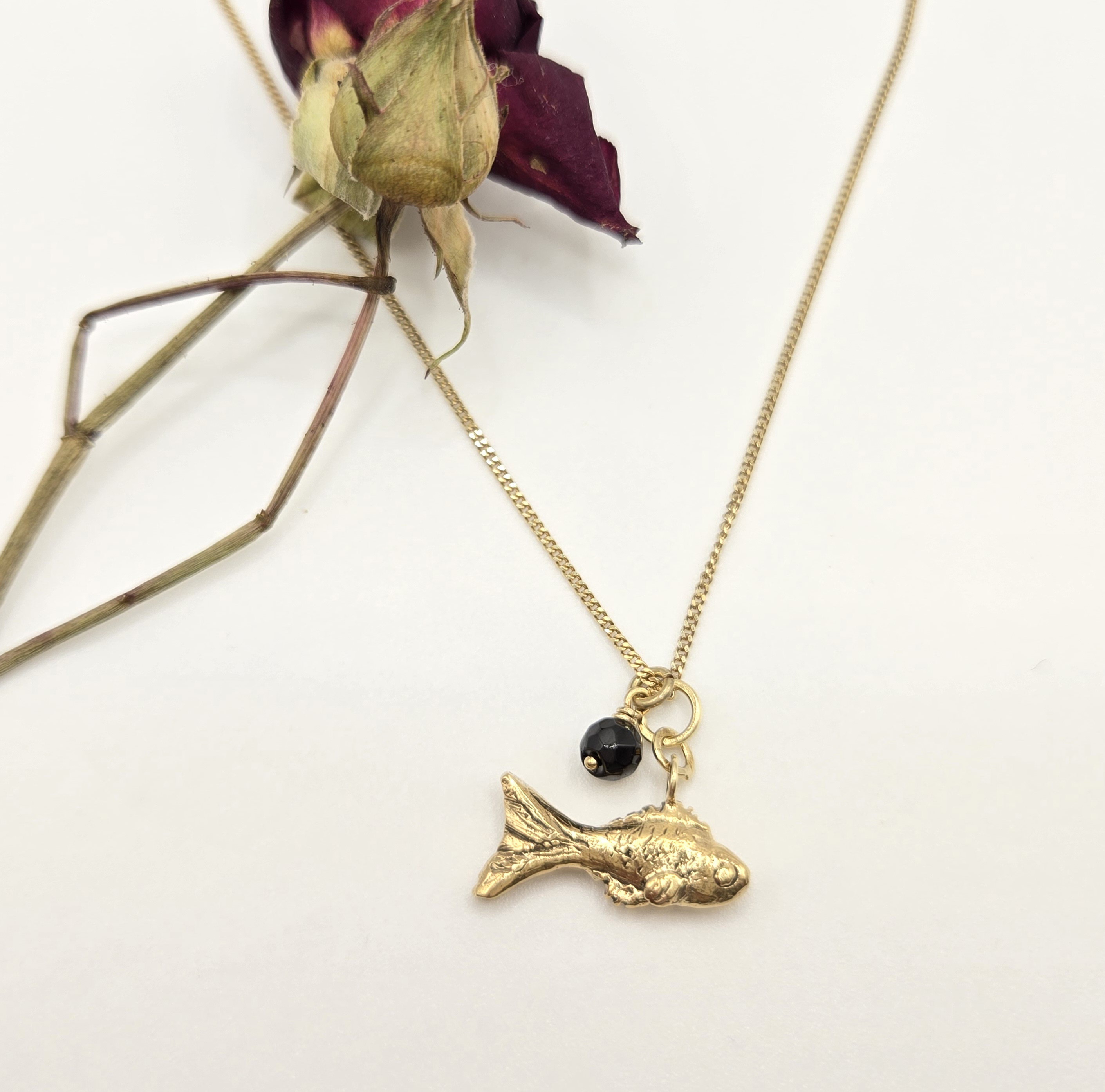 オリジナルお魚チャーム　ロングネックレス　24金コーティング・オニキス付き