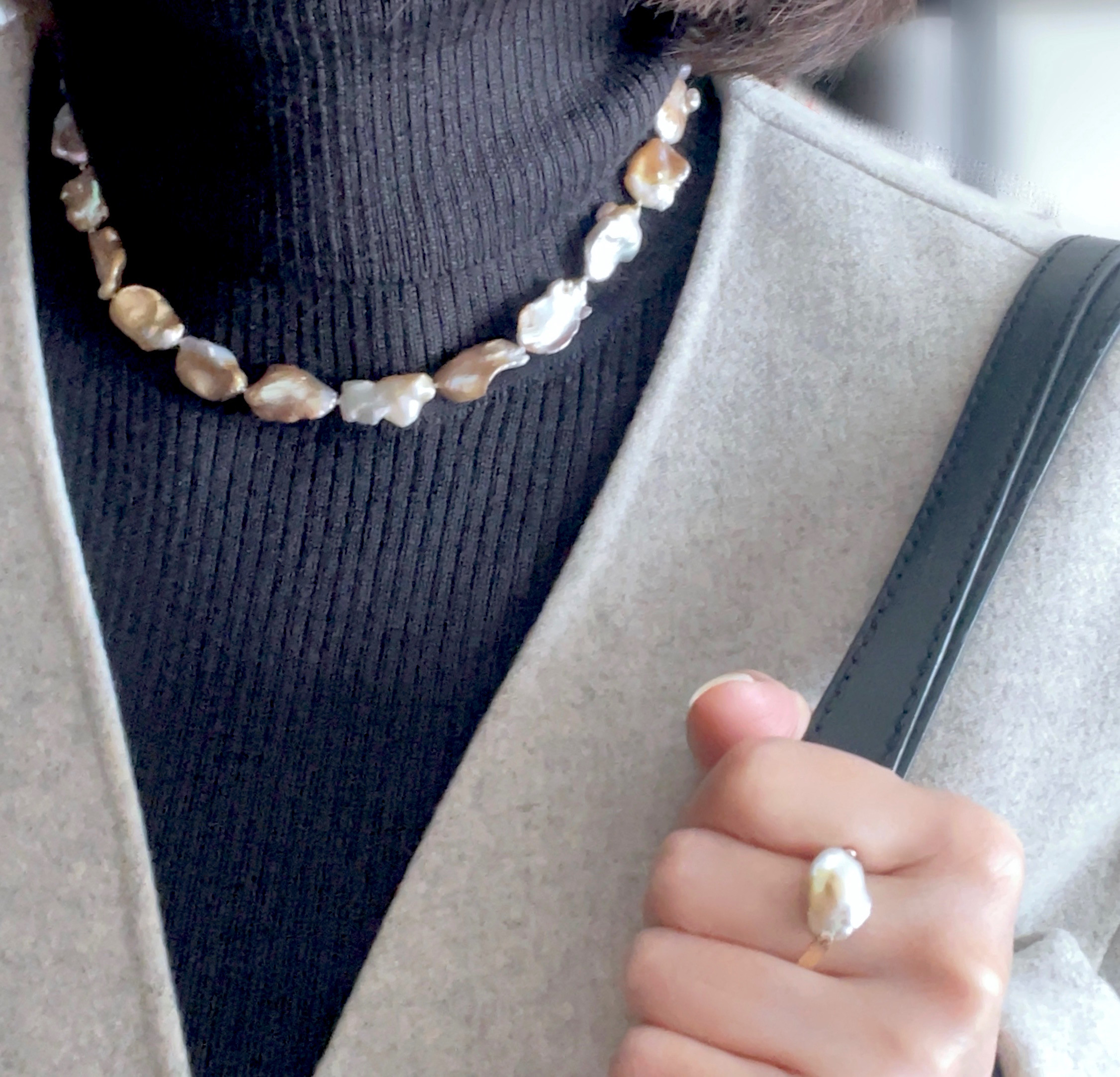 淡水真珠  ビワ ペタルパール ケシパールのチョーカー ゴールド＆オーロラホワイト色