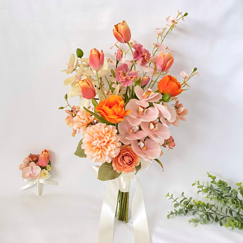 受注再販】テラコッタ チューリップと胡蝶蘭の クラッチブーケ（造花