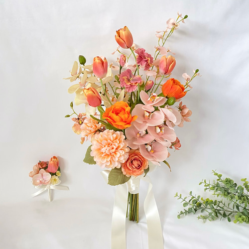 受注再販】テラコッタ チューリップと胡蝶蘭の クラッチブーケ（造花