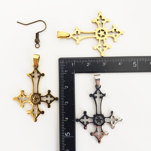 d.i.a❤️十字架✨金チャーム❤️背中出し襟付き❤️ホルダーネック