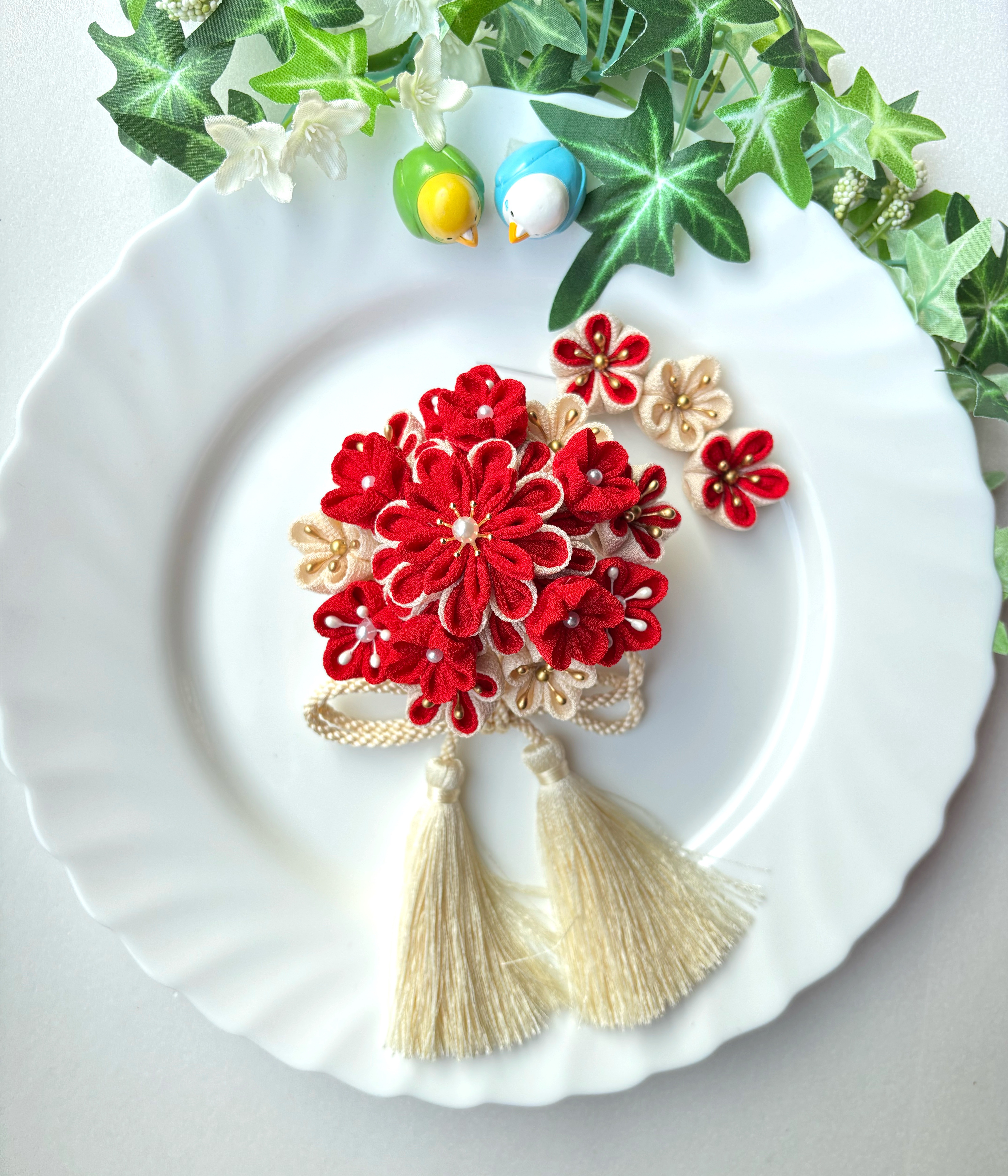 つまみ細工 髪飾り 成人式 結婚式 七五三 赤色 剣つまみ 卒業式