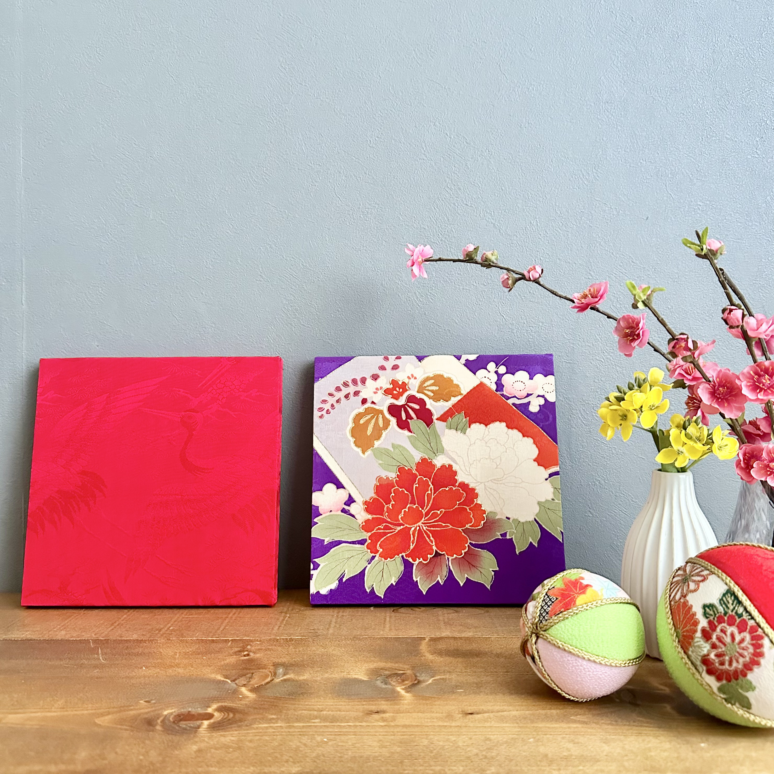 着物のファブリックパネル　ハレの日　紫に牡丹（2枚組）22×22cm 着物　リメイク　インテリア  ひな祭り　七五三