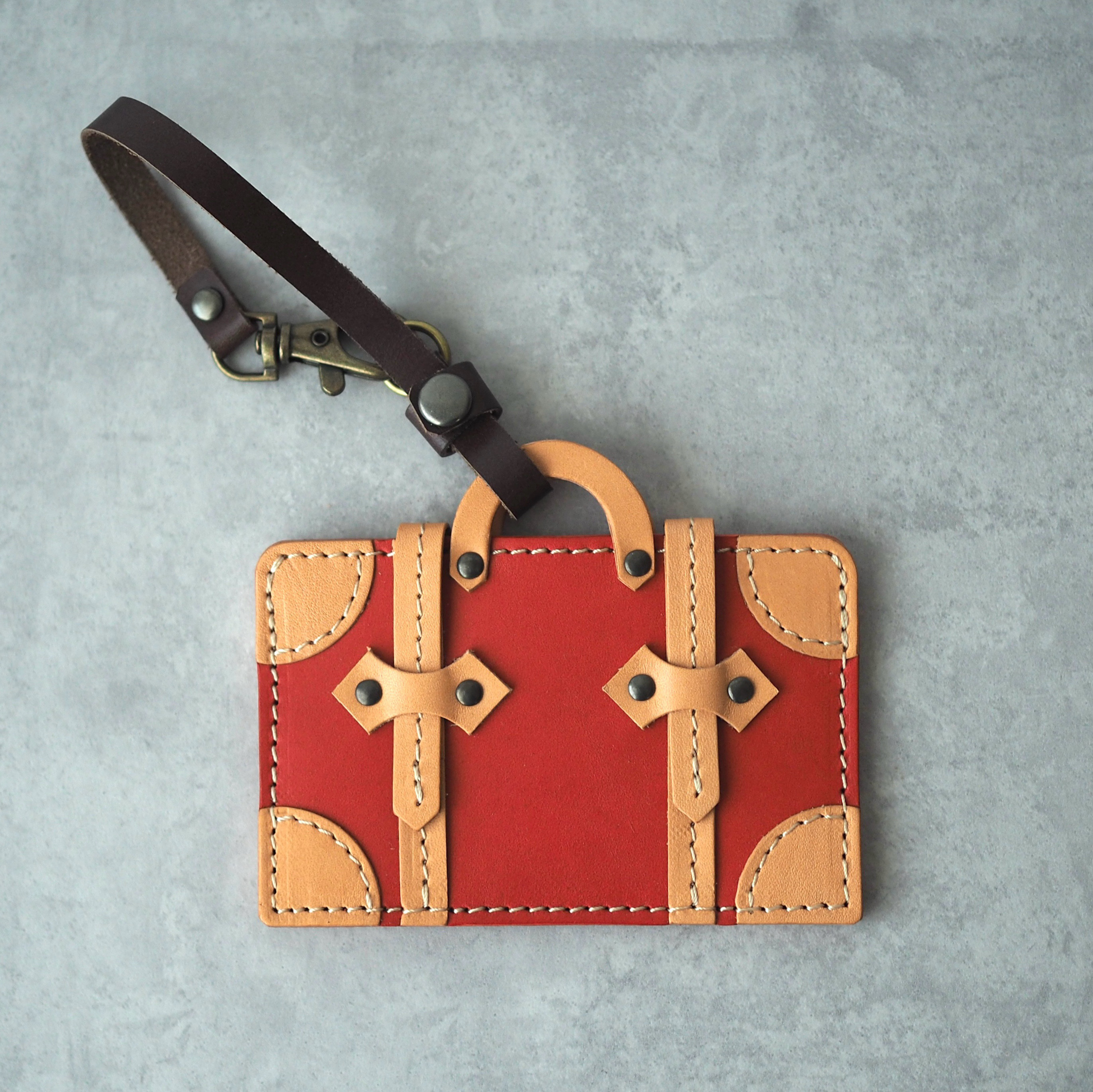 《受注制作》本革＊トランク型パスケース（赤×キャメル）