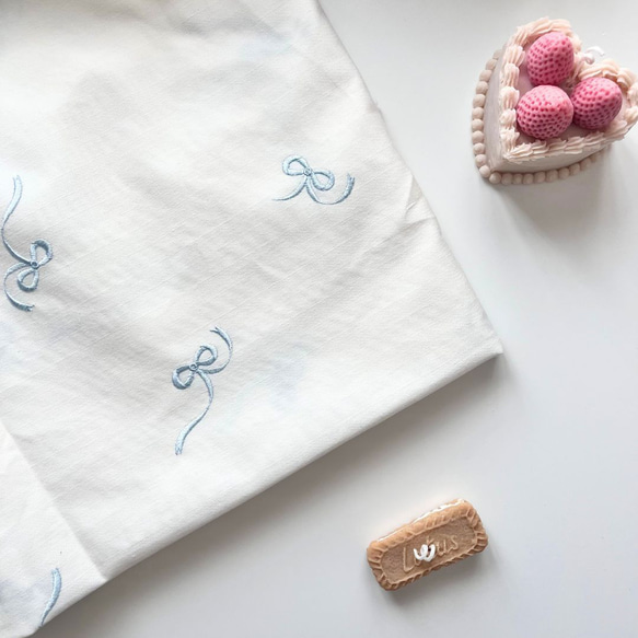 入園入学セット　リボン刺繍生地 新作】リボン刺繍生地/白×ブルーリボン刺繍 生地 nekko_fabric 通販
